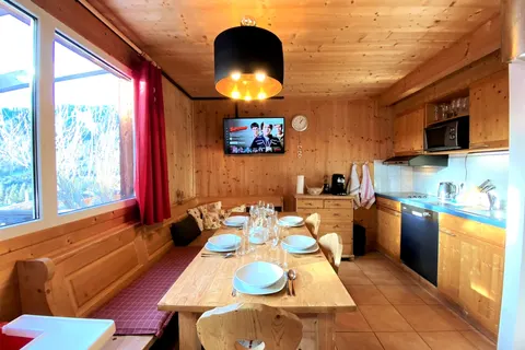 EXCLUSIVE Chalet at over 1250m +STEAM-bath +NETFLIX +very Cozy!!