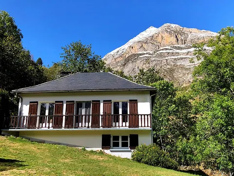 House with garden in a picturesque setting in Gavarnie / GAVARENT