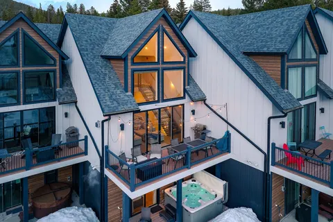Slopeside Villa 135 I Private Hot Tub I Great Views I Activity Program