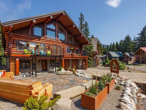 Fire Lodge Premier Family Cabin at Snoqualmie Pass