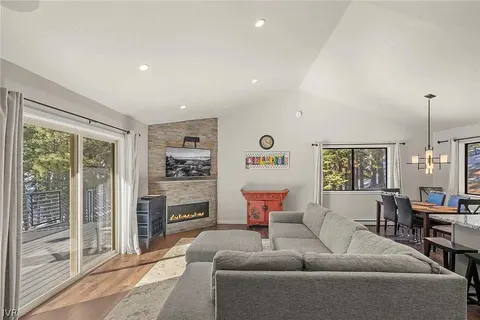 Spacious yet cozy 4bd rustic mountain home
