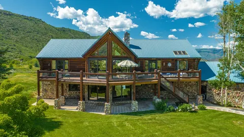 FAMILY FRIENDLY Private Log Home Retreat, 5 acre w/tramp, views, TENNIS/PB use