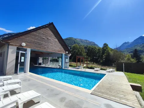 LUZ ST SAUVEUR COQUET APARTMENT AT THE FOOT OF THE GREAT SITES, TOURMALET, GAVARNIE